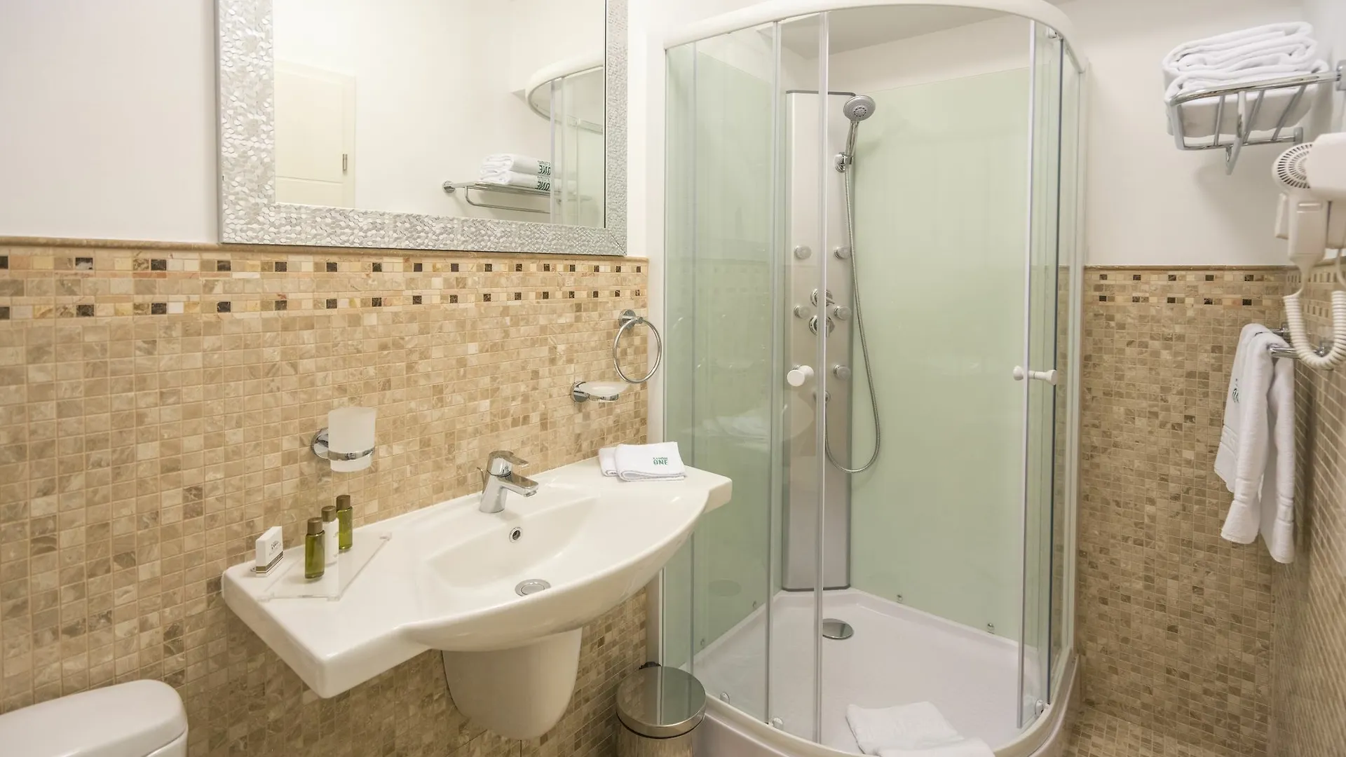 בוקרשט Studio One Accommodation Suites 0*,