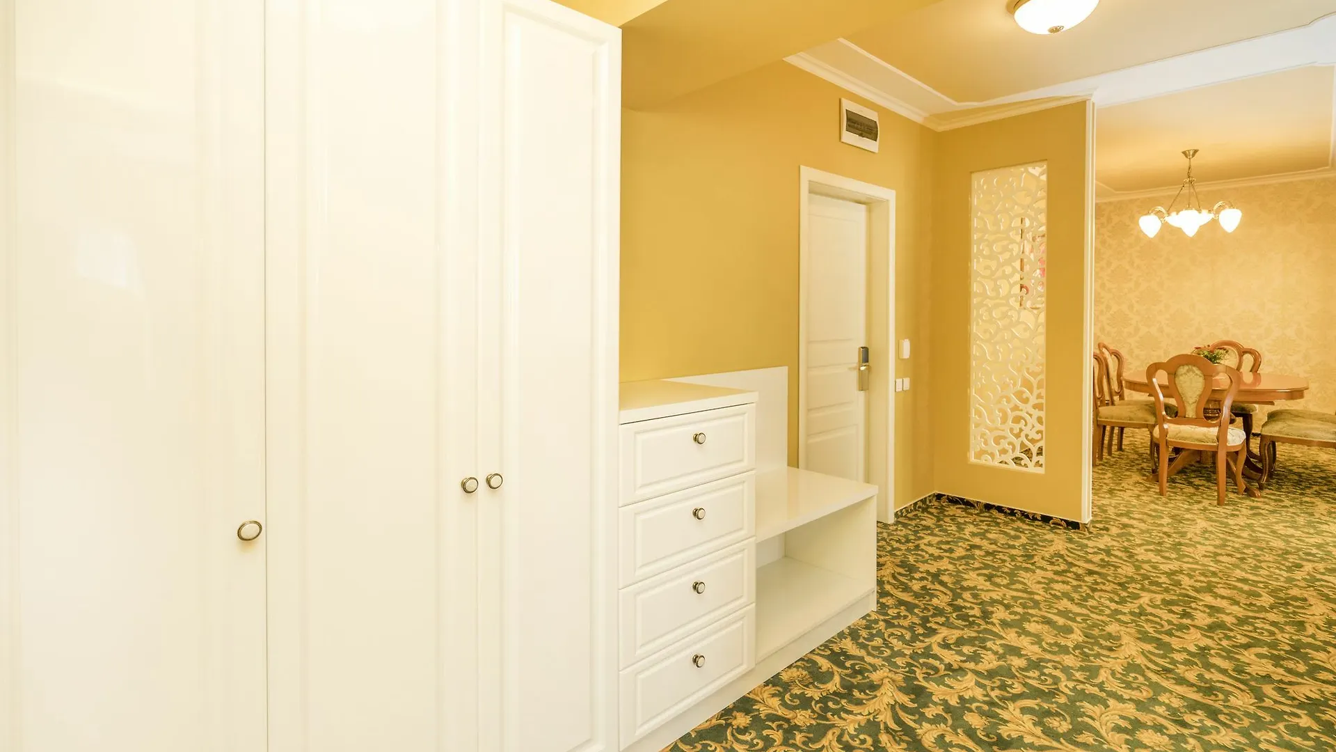 בוקרשט Studio One Accommodation Suites 0*,